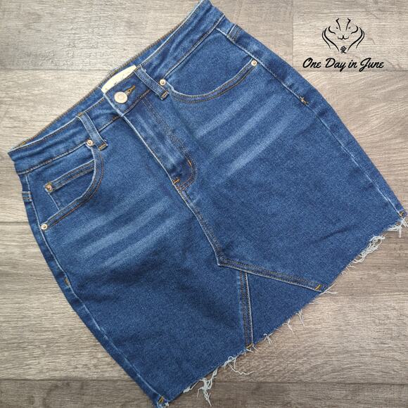 Just Quella Denim Mini Skirt Size S - Picture 1 of 5